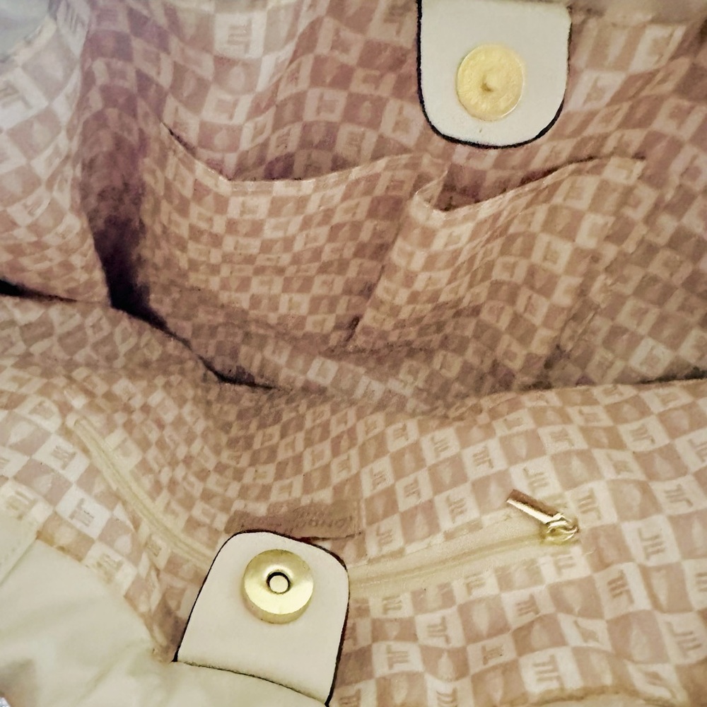 LONDON FOG Adjustable Irina Bucket Bagâ or TOTE in Vanilla. New. MSRP $108. - Picture 15 of 16
